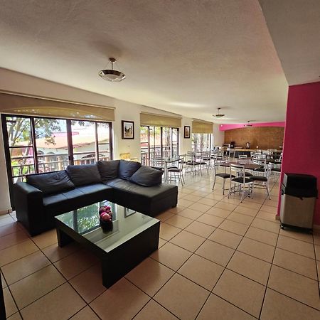 Hotel Ejecutivo Aeropuerto Alvaro Obregon Bagian luar foto